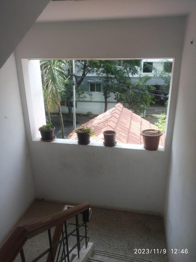 Royale Seaward Service Apartments Madrás Exterior foto